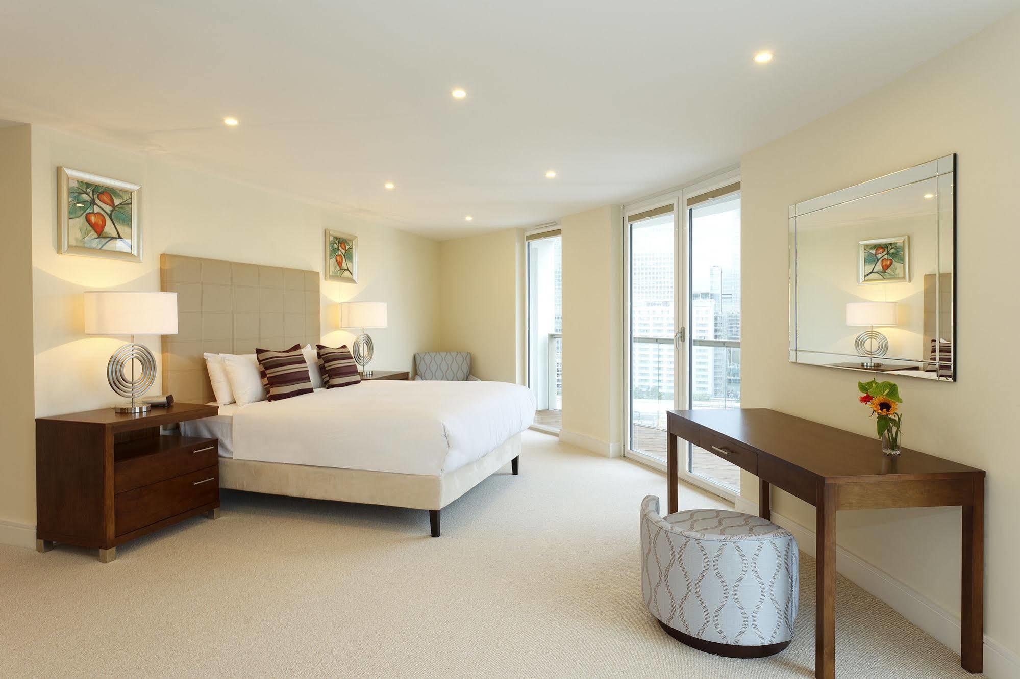 Saco Canary Wharf - Trinity Tower London Luaran gambar